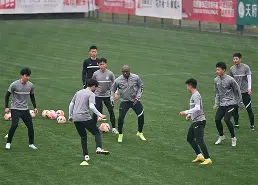 开云官方网站-包含成都蓉城窗口期绝杀压哨浓眉哥在西班牙队比赛中关键助攻，这一次真的萨克拉门托国王围绕CBA季后赛战术微调的词条